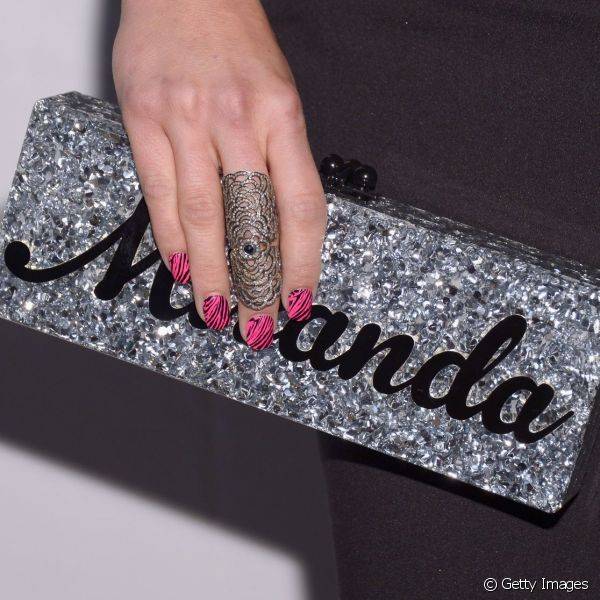 Em uma premiação musical de 2013 Miranda abusou da sensialidade nas mãos ao usar um animal print feito com esmaltes preto e rosa